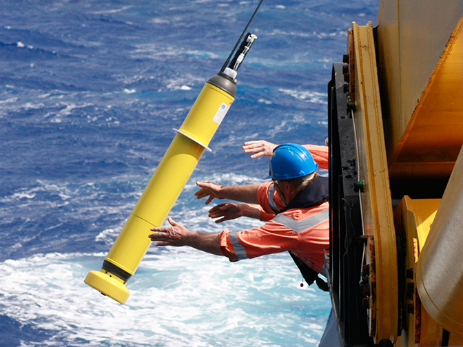 An Argo float is deployed into the ocean (photo: CSIRO) An Argo float is deployed into the ocean (photo: CSIRO)