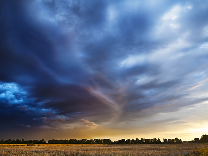 Cloudscape above a plain Cloudscape above a plain