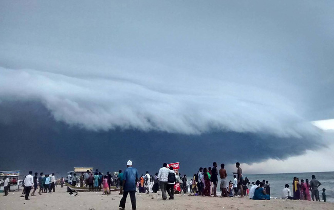 Ocean wave-like cloud