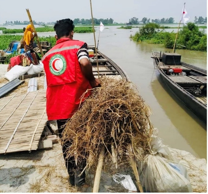 Figure 1 The Bangladesh Red Crescent supporting communities before flooding. (Source: Bangladesh Red Crescent Society).
