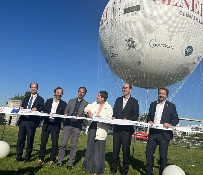 Ballon de Paris - ribbon cutting