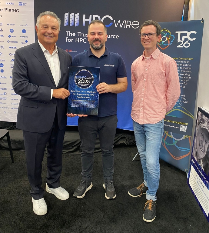 HPCwire award 2025 certificate presented to Ioan Hadade and Balthasar Reuter at SC25